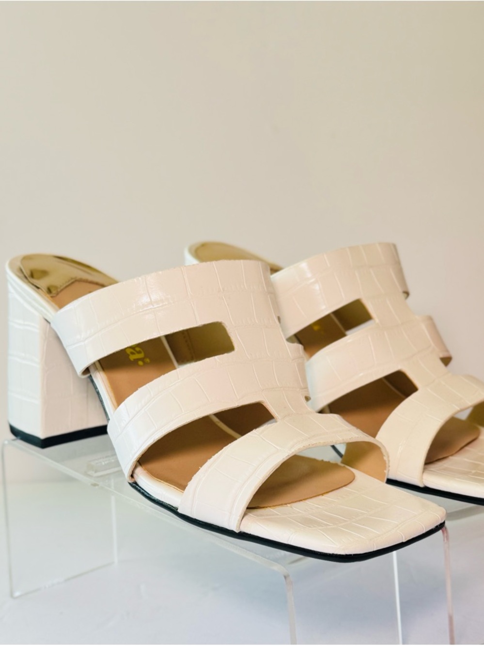 Women’s Cream Croc-Embossed Block Heel Mule